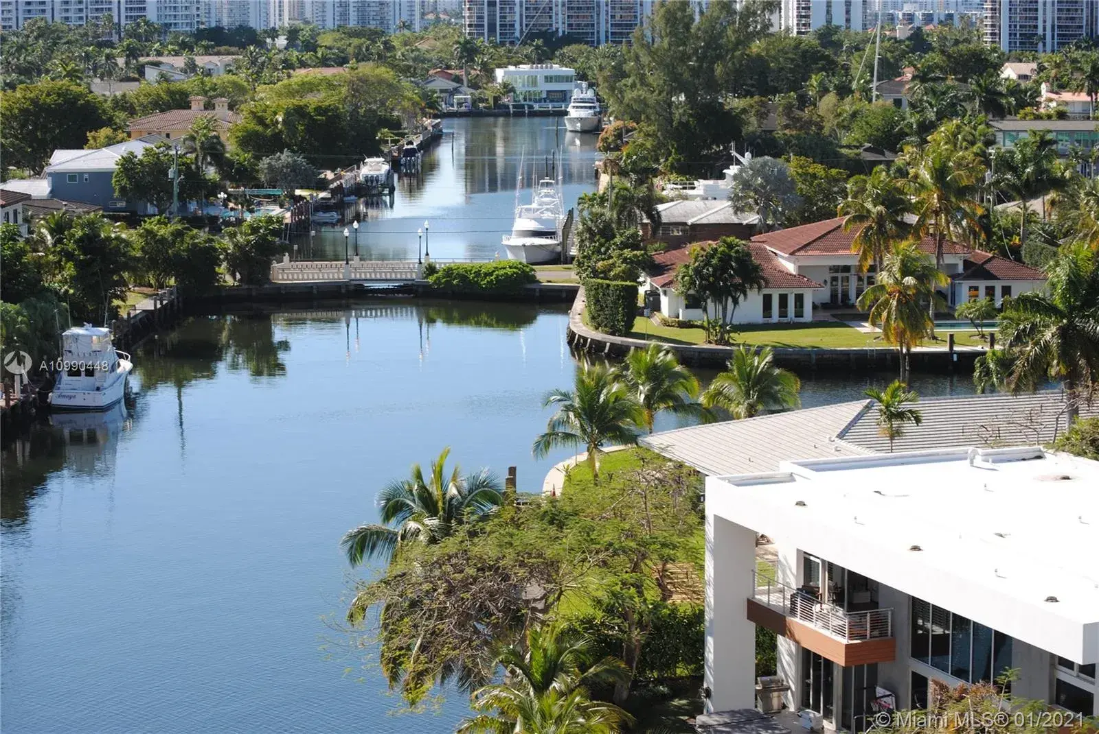 401 Golden Isles Dr # 907, Hallandale Beach FL 33009