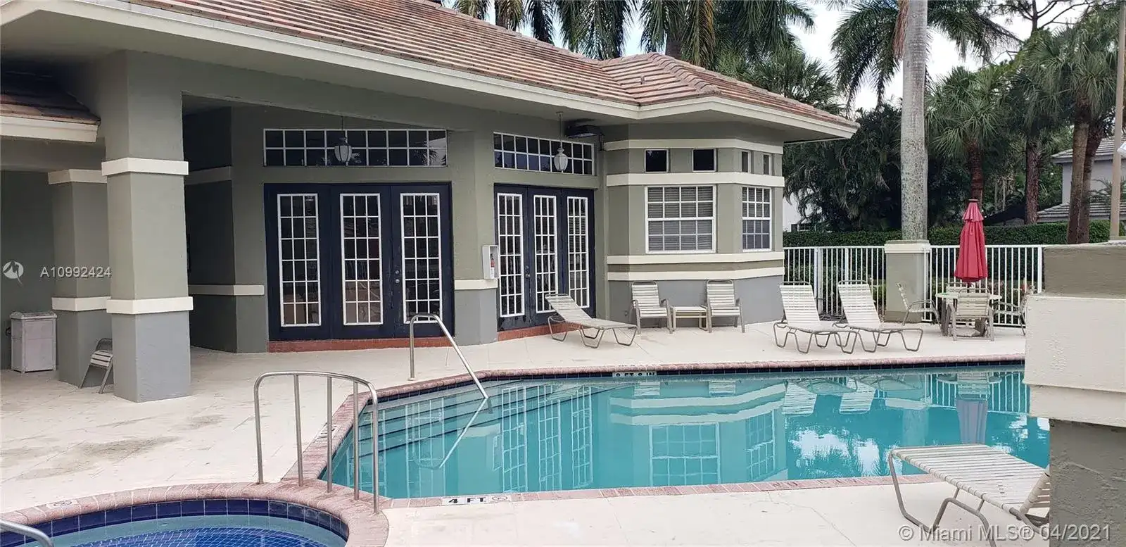 130 Palm Desert Ln, Pompano Beach FL 33069 photo 2