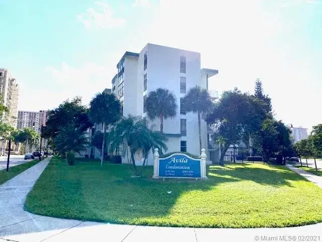 17620 Atlantic Blvd # 207, Sunny Isles Beach FL 33160