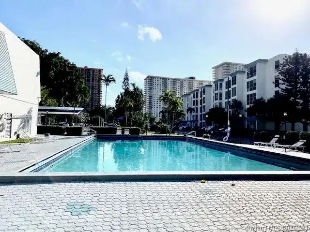 17620 Atlantic Blvd # 207, Sunny Isles Beach FL 33160 photo 3