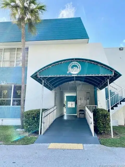 17620 Atlantic Blvd # 207, Sunny Isles Beach FL 33160 photo 5