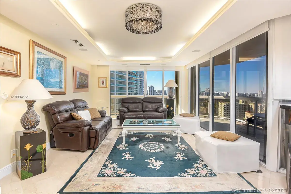 20185 E Country Club Dr, Aventura FL 33180