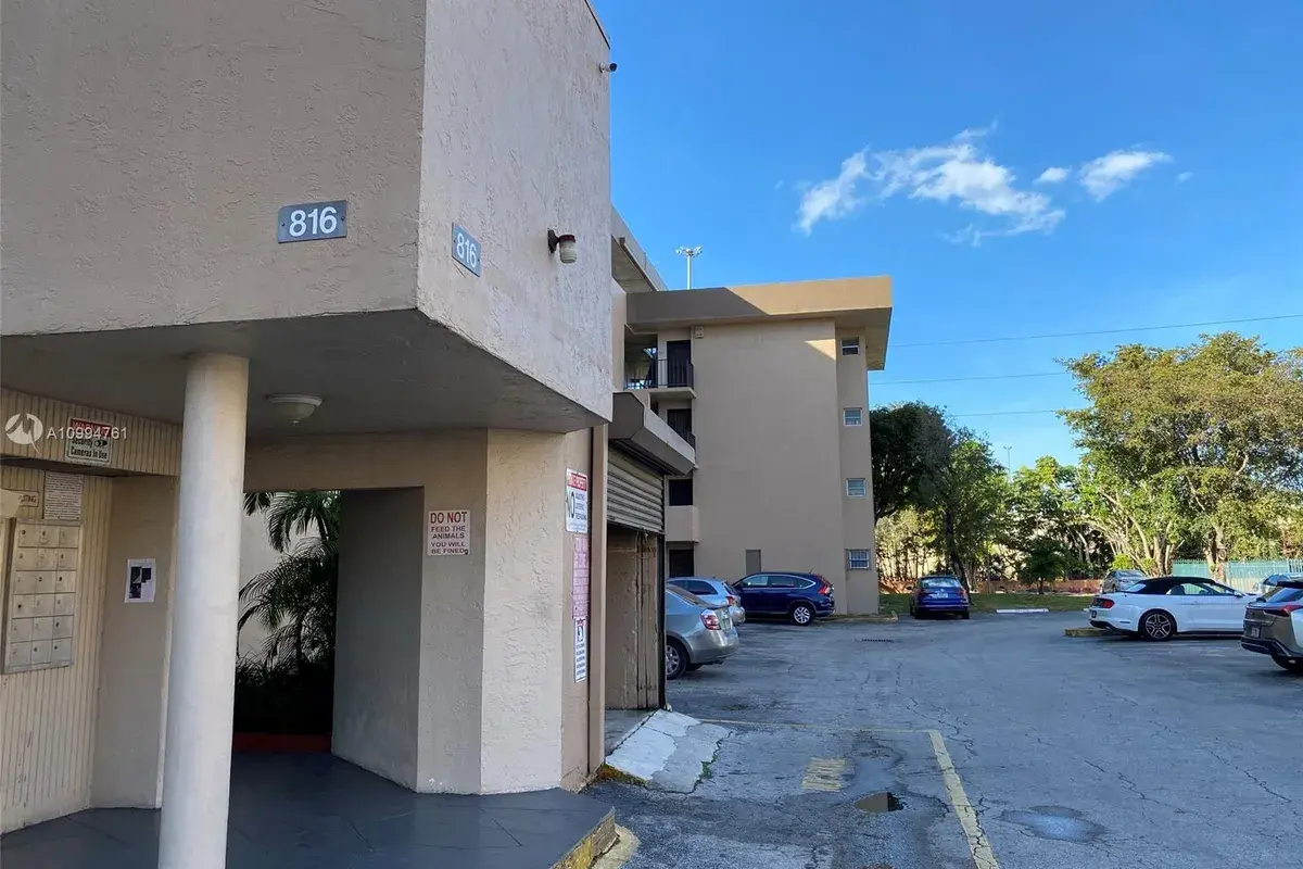 816 NW 87th Ave # 107, Miami FL 33172