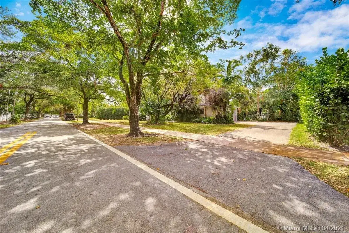 916 Milan Ave, Coral Gables FL 33134 photo 2
