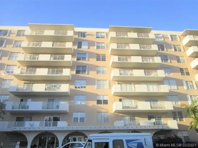1455 N Treasure Dr # 3C, North Bay Village FL 33141