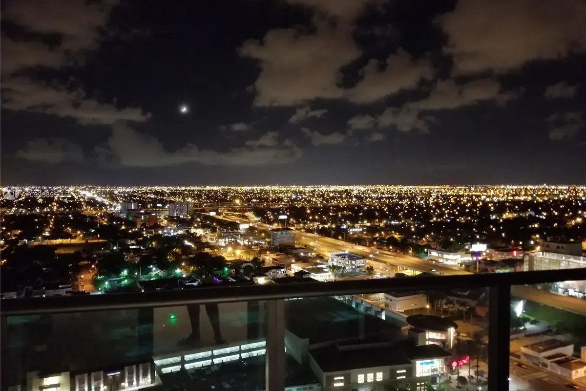 121 NE 34th St # 2810, Miami FL 33137