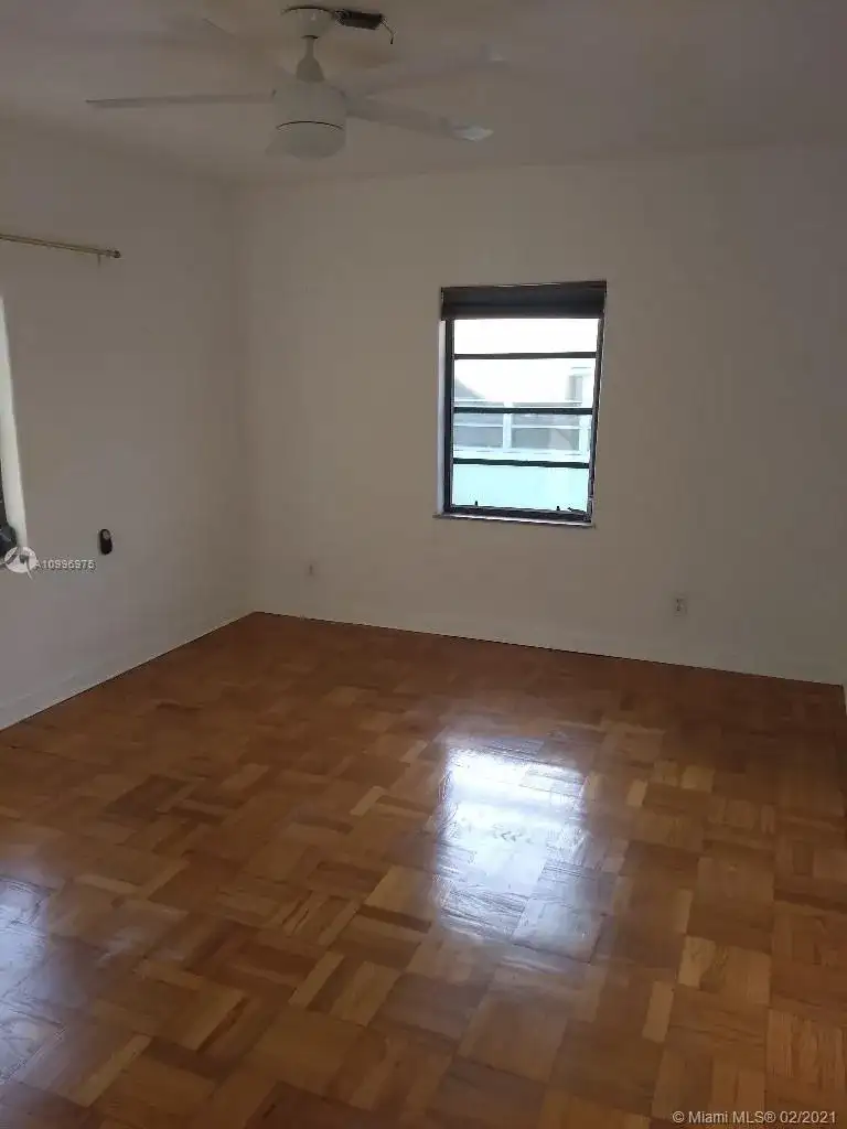 2830 Pine Tree Dr # 4, Miami Beach FL 33140 photo 2