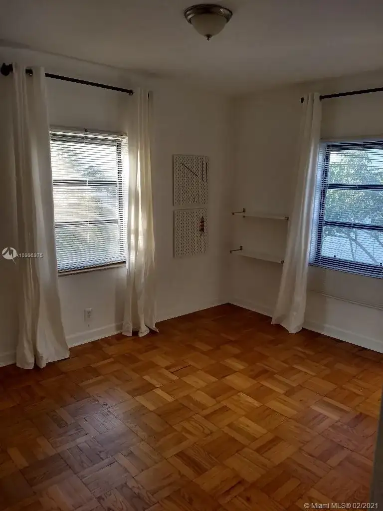 2830 Pine Tree Dr # 4, Miami Beach FL 33140 photo 3