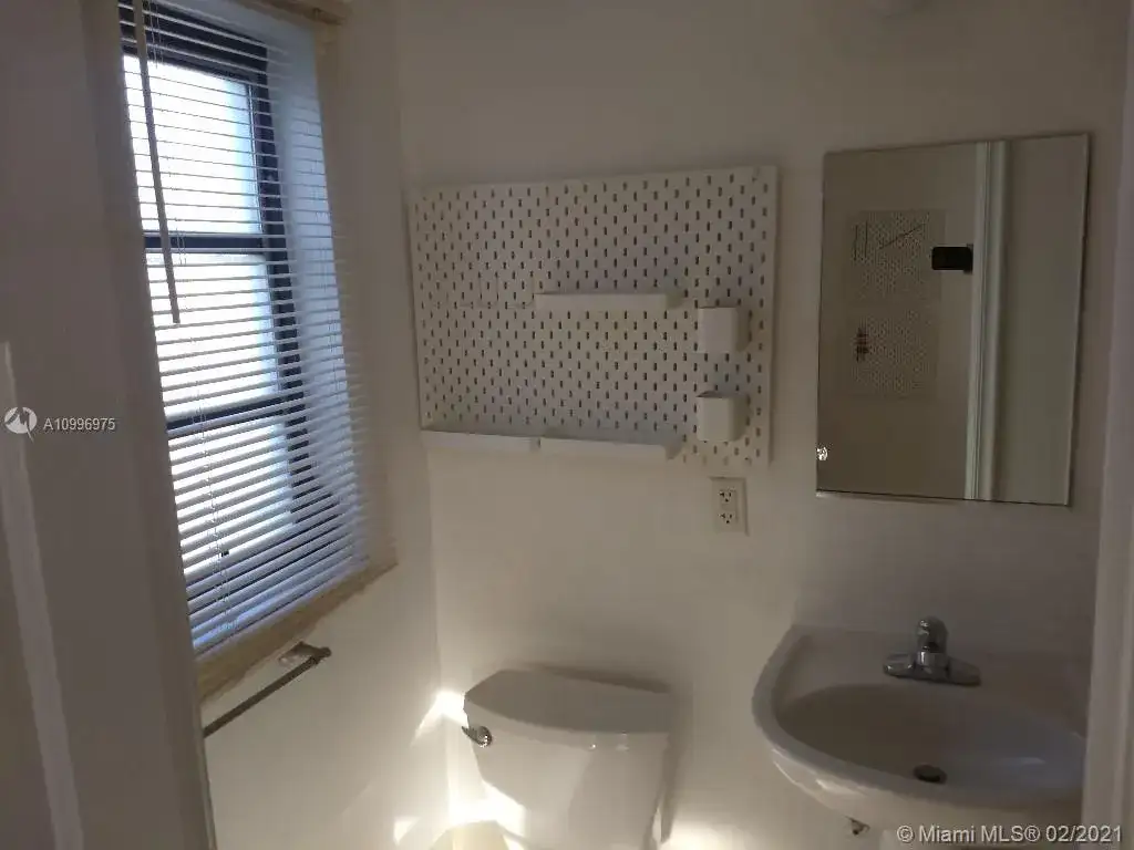 2830 Pine Tree Dr # 4, Miami Beach FL 33140 photo 4