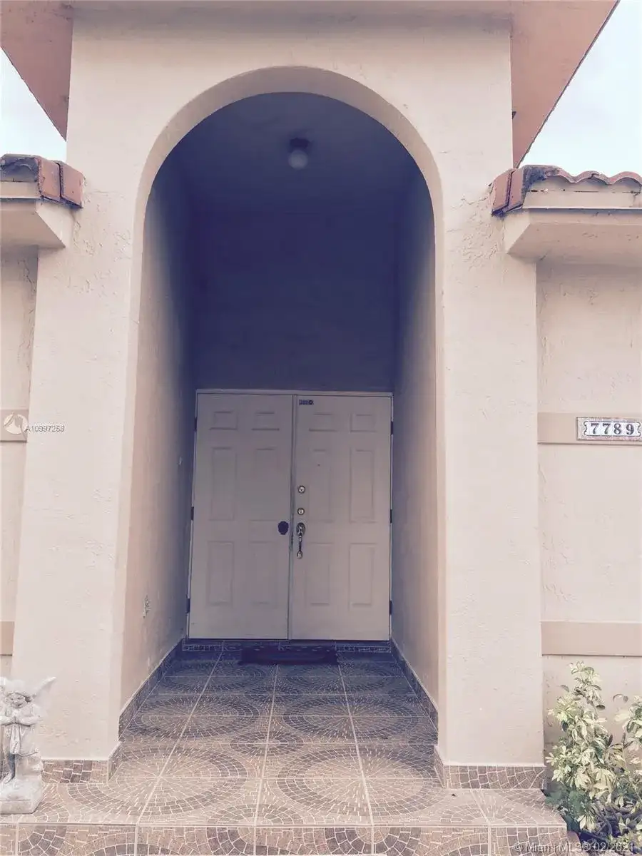 7789 W 34th Ln, Hialeah FL 33018 photo 2