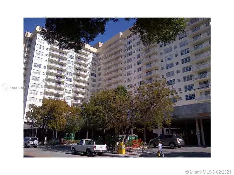 137 Golden Isles Dr # 611, Hallandale Beach FL 33009