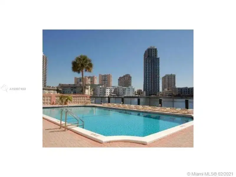 137 Golden Isles Dr # 611, Hallandale Beach FL 33009 photo 4