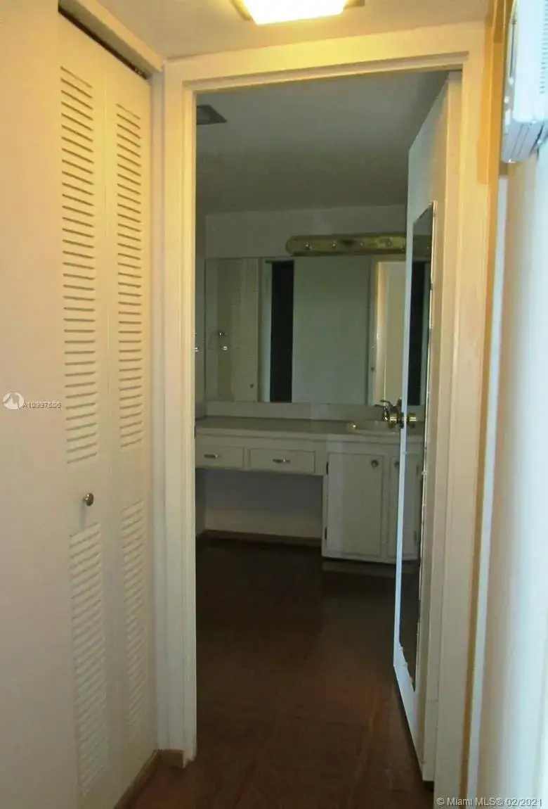 100 Bayview Dr # 530, Sunny Isles Beach FL 33160 photo 3