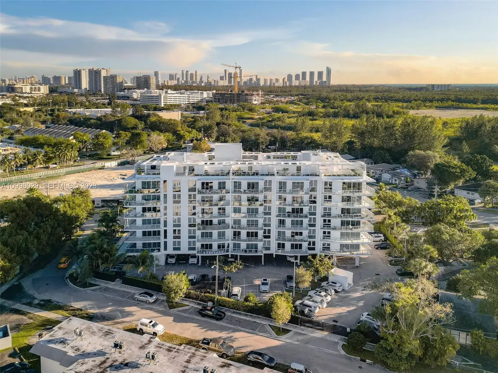 13800 Highland Dr # 504, North Miami Beach FL 33181 photo 2