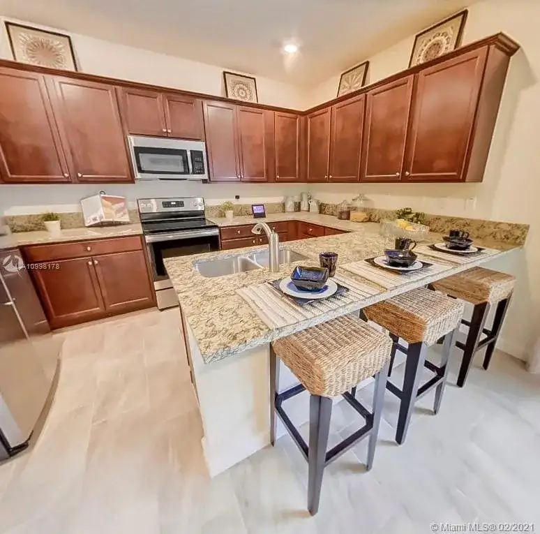 10861 W 32nd Ln # 10861, Hialeah FL 33018 photo 2