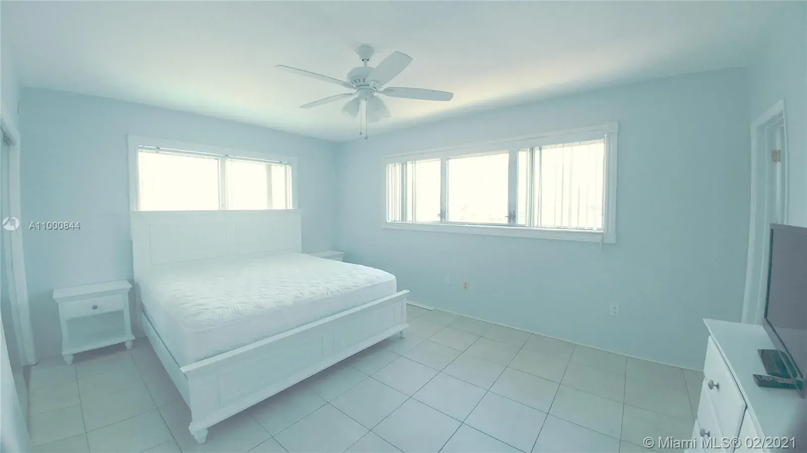 462 Golden Isles Dr # 311, Hallandale Beach FL 33009
