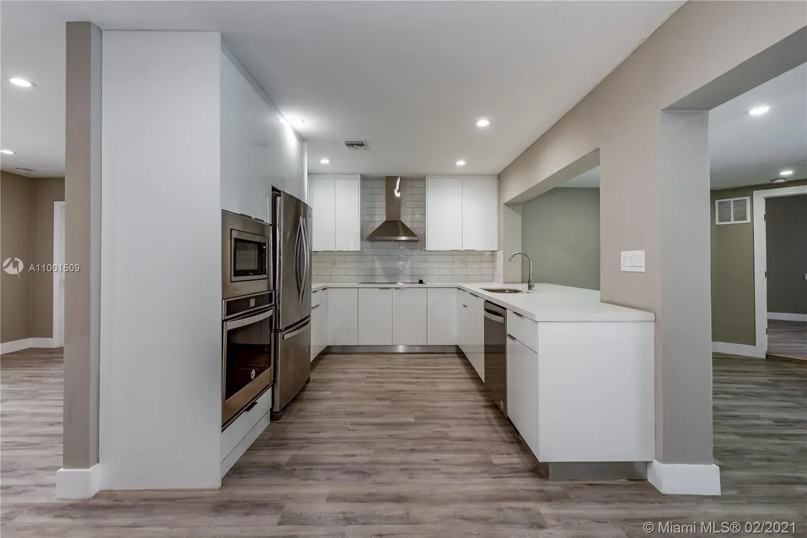 2701 NE 52nd St, Lighthouse Point FL 33064