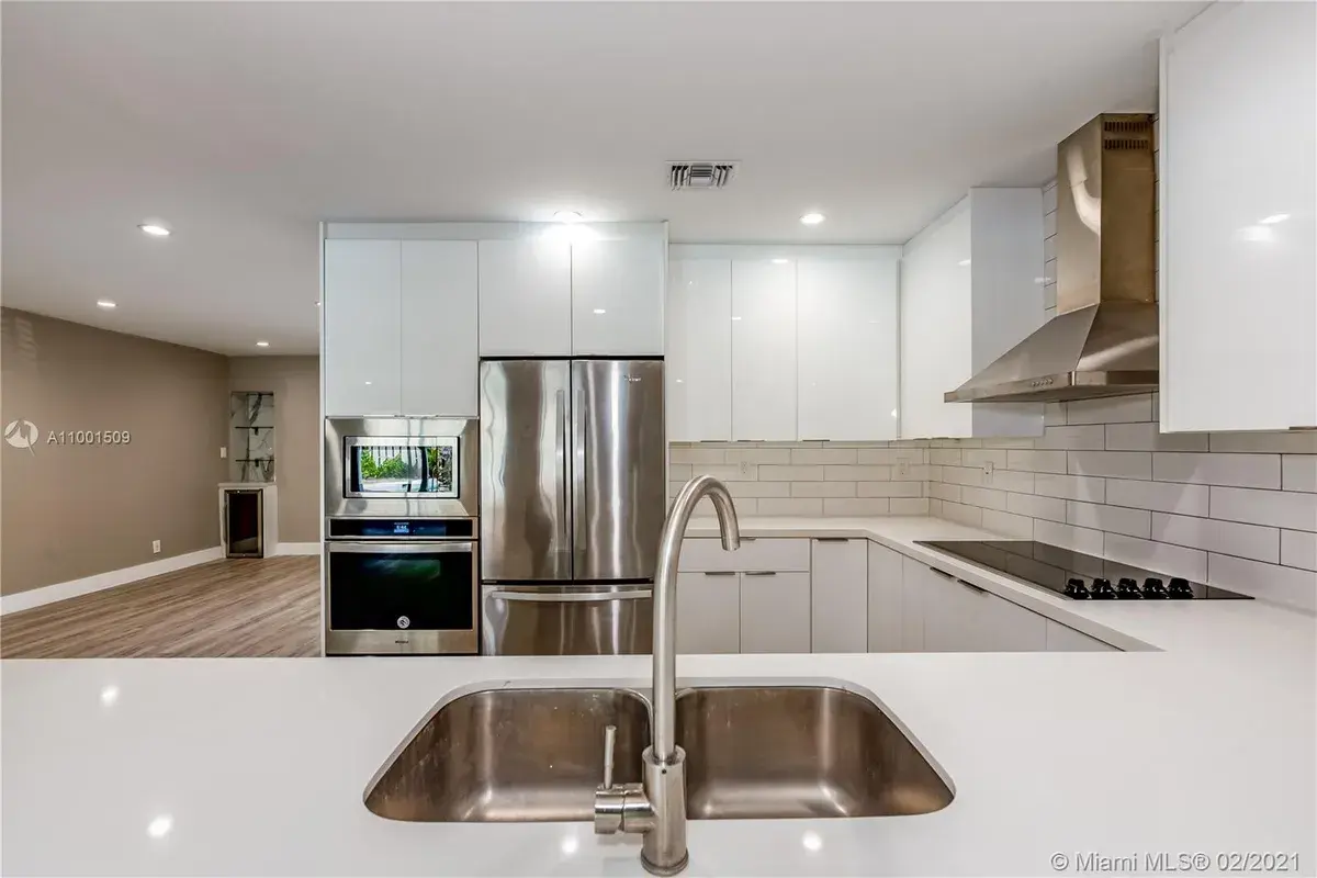 2701 NE 52nd St, Lighthouse Point FL 33064