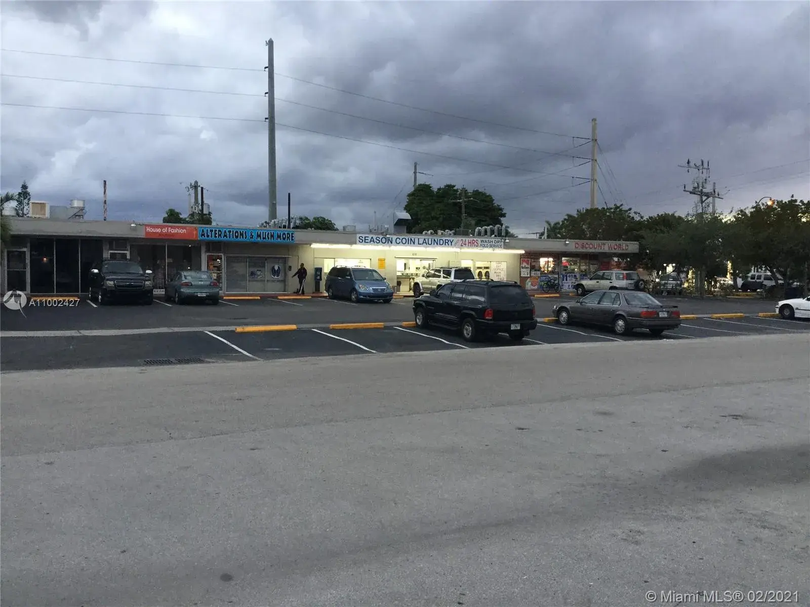 701 NE 8th St, Hallandale Beach FL 33009