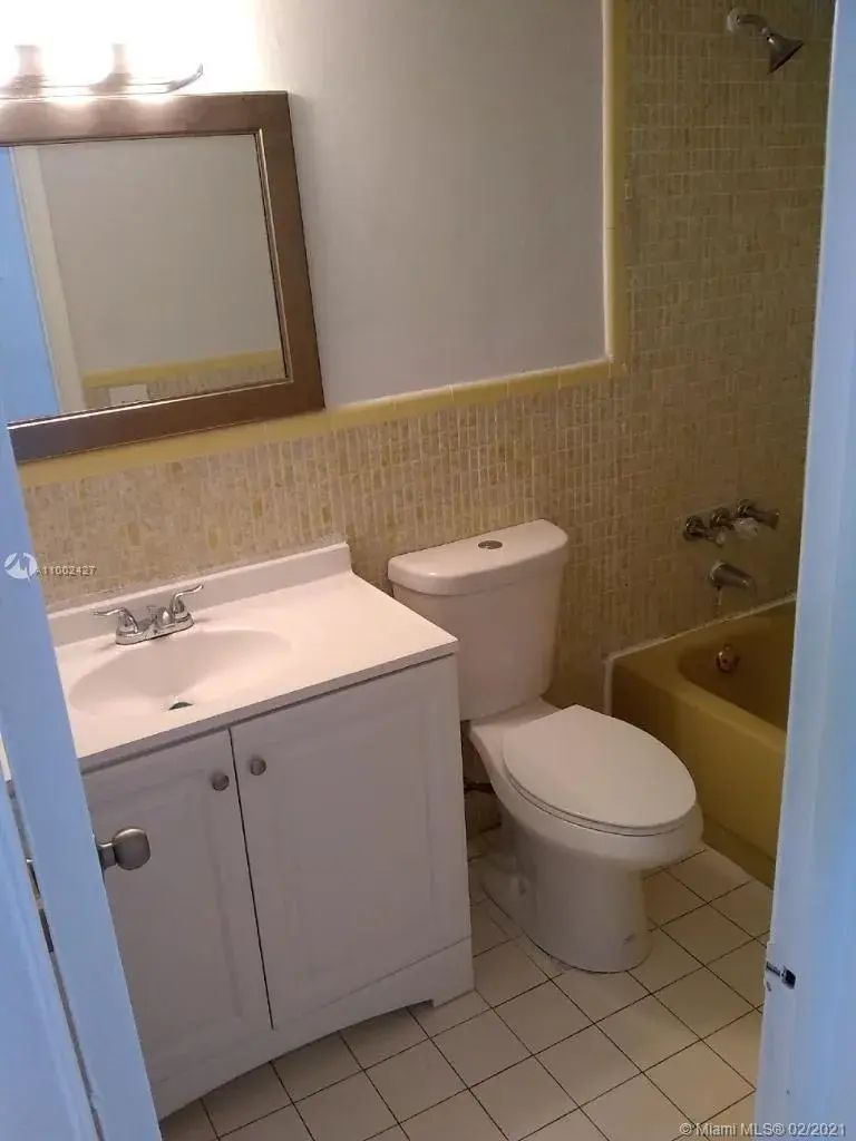 701 NE 8th St, Hallandale Beach FL 33009
