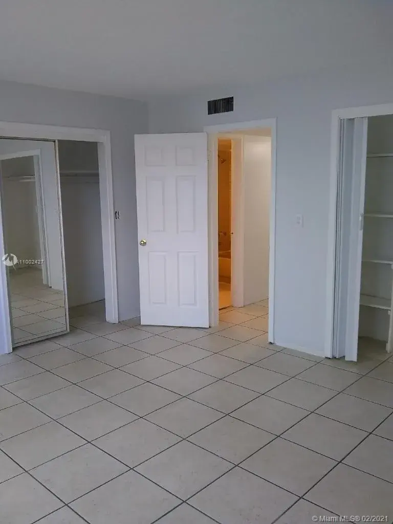 701 NE 8th St, Hallandale Beach FL 33009