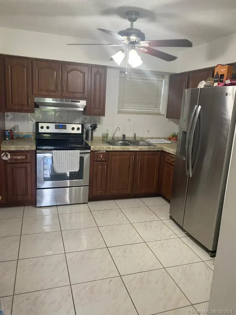 1800 SW 25th St # 2305, Miami FL 33133