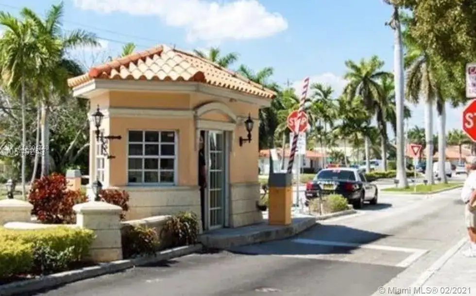 3660 NE 166th St # 304, North Miami Beach FL 33160 photo 2