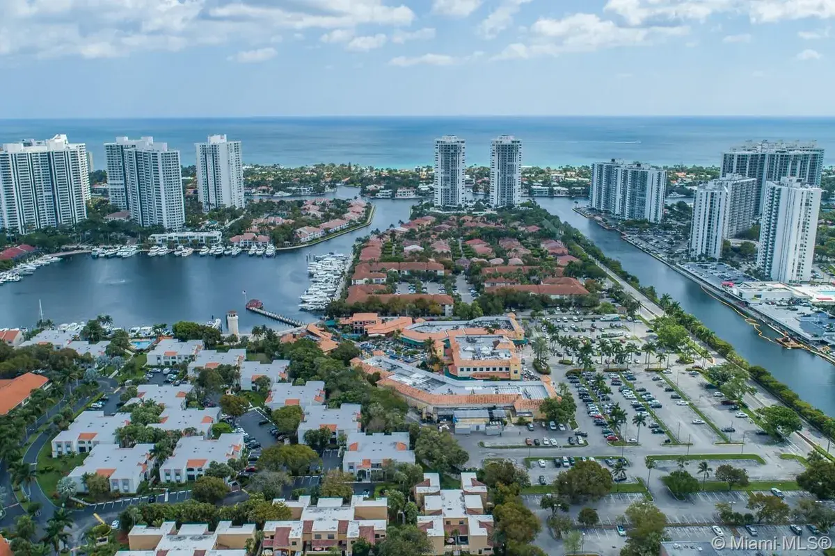 3553 Magellan Cir # 1, Aventura FL 33180