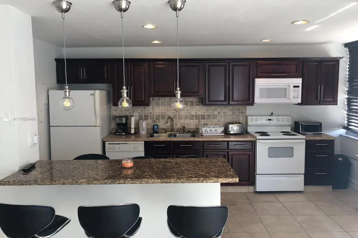 18031 Biscayne Blvd # 201, Aventura FL 33160