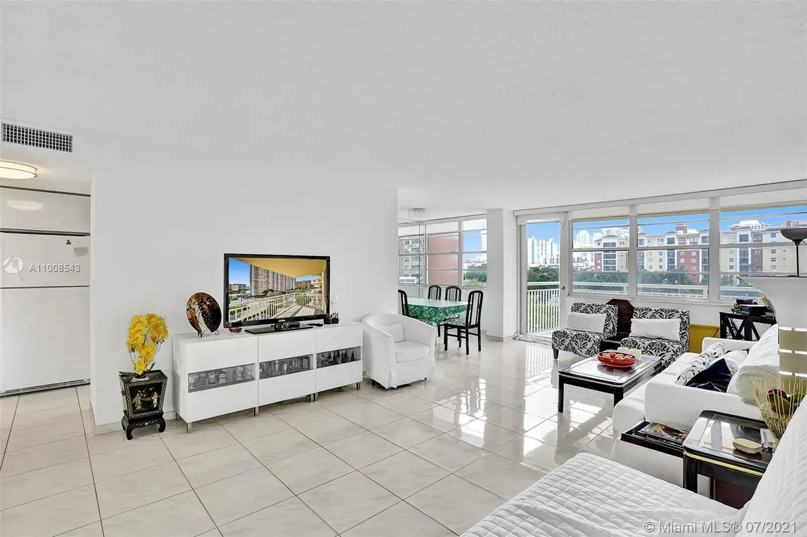 251 174th St # 415, Sunny Isles Beach FL 33160 photo 2