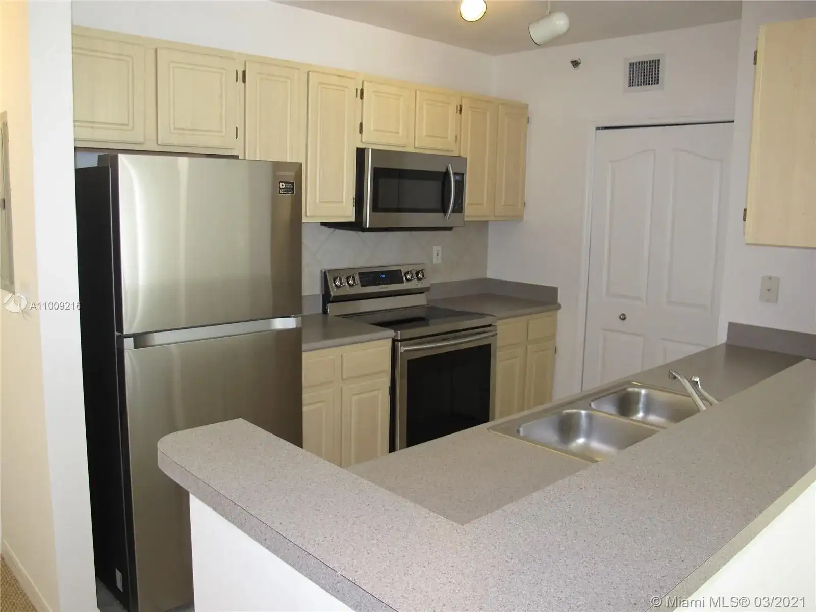 2665 SW 37th Ave # 408, Miami FL 33133 photo 3
