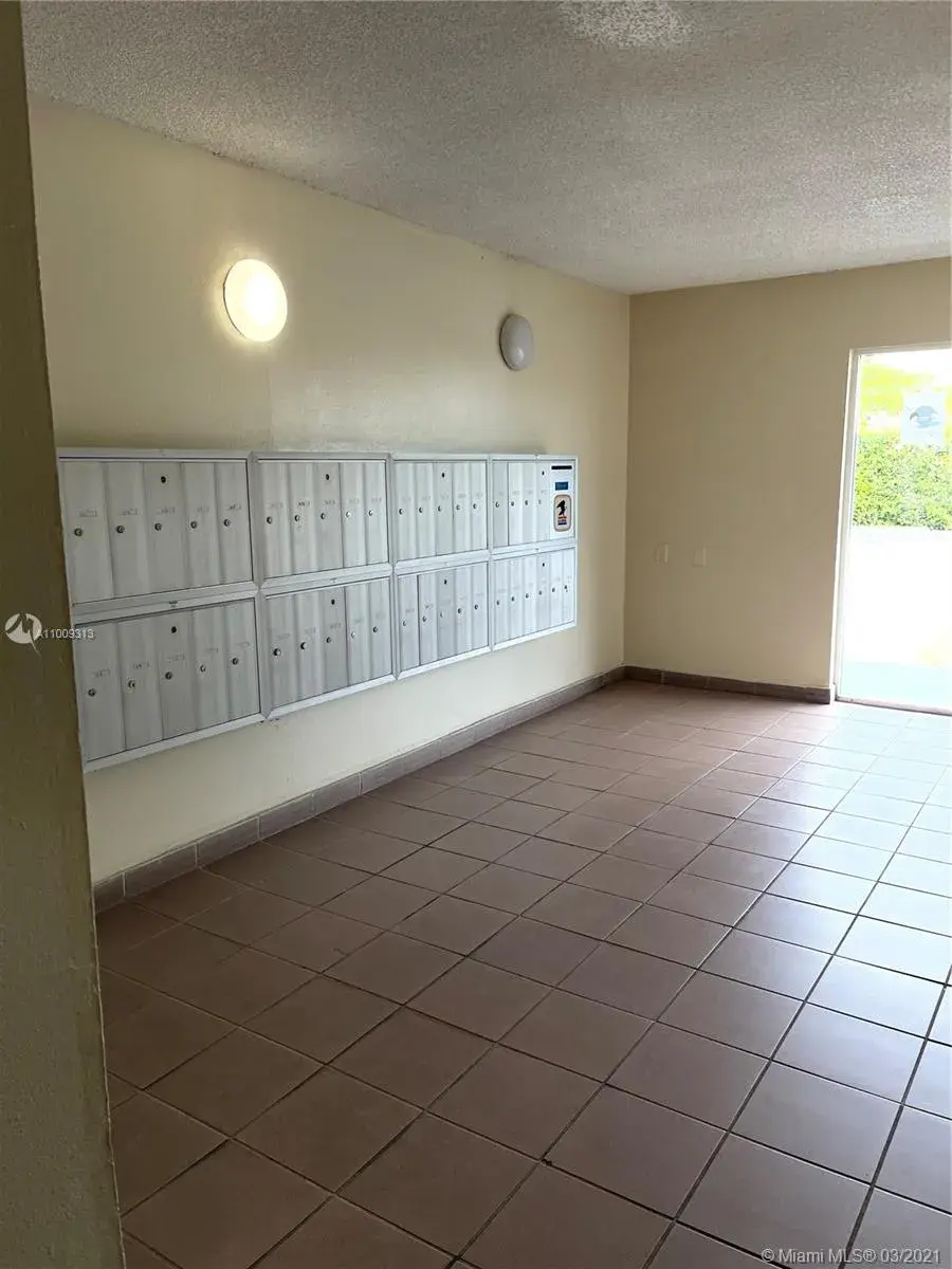 4713 NW 7th St # 1, Miami FL 33126