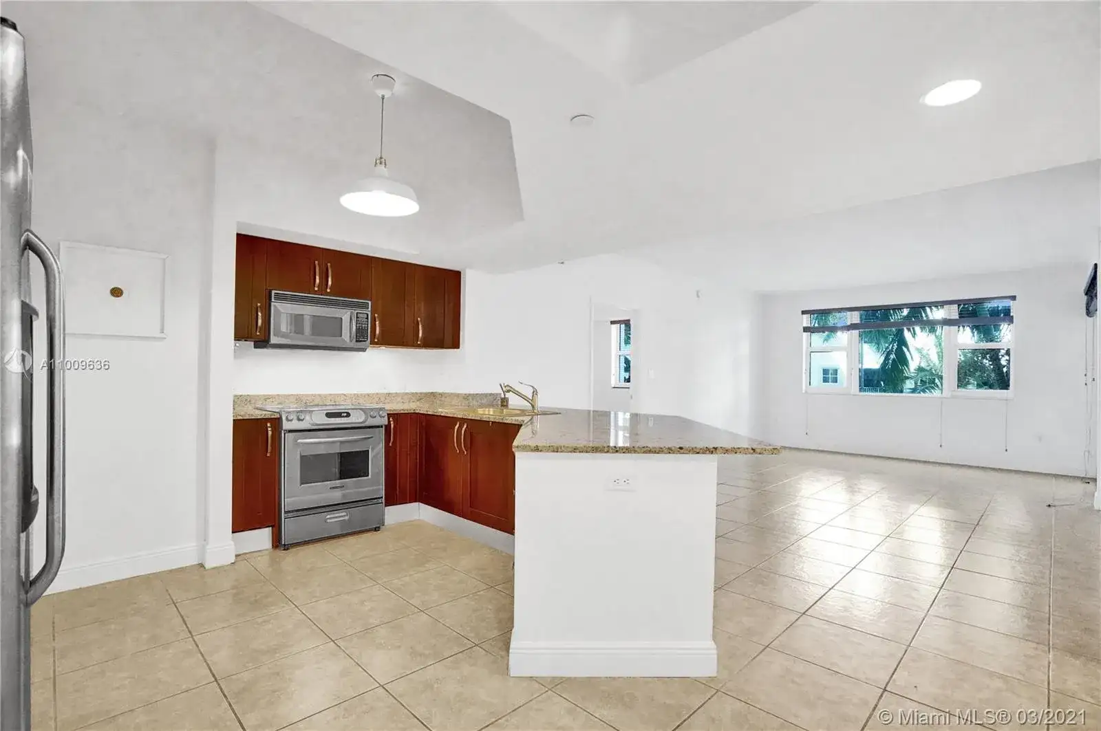 19900 E Country Club Dr # 318, Aventura FL 33180 photo 2