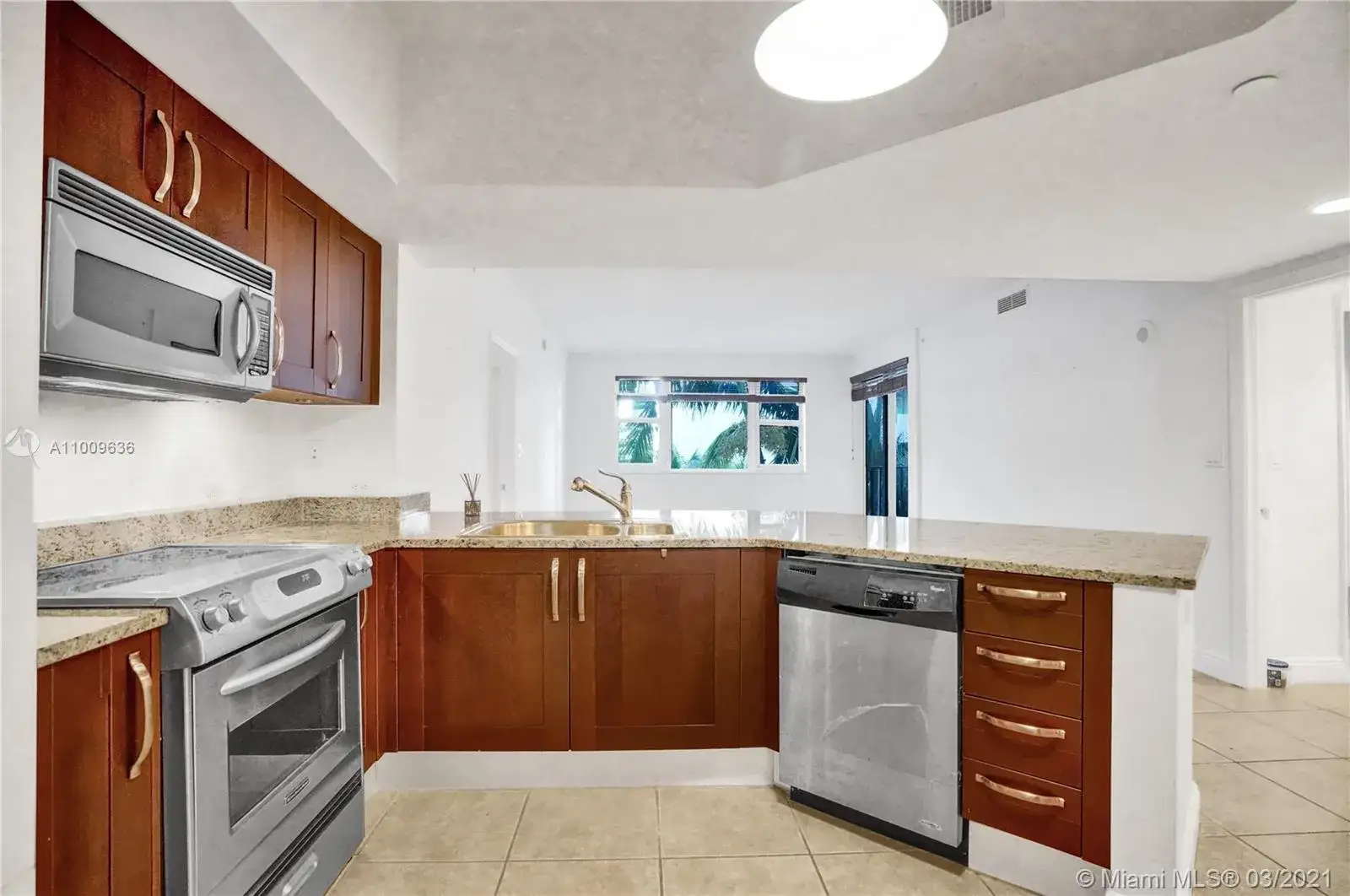 19900 E Country Club Dr # 318, Aventura FL 33180 photo 5