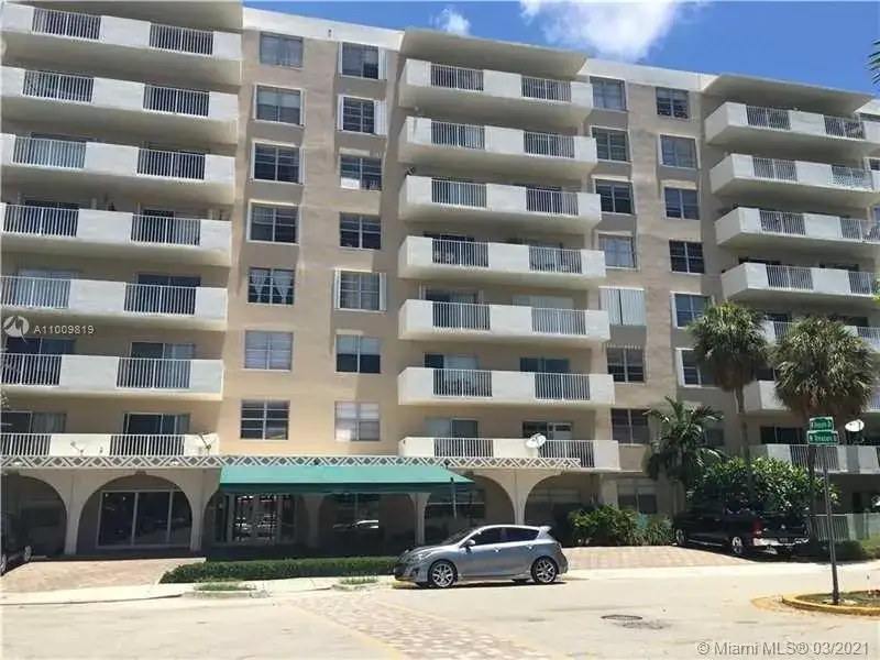 1455 N Treasure Dr # 5R, North Bay Village FL 33141
