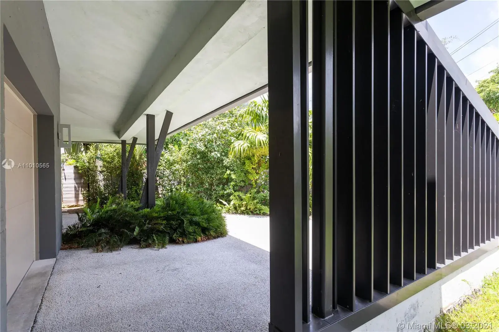 2551 Trapp Ave, Miami FL 33133