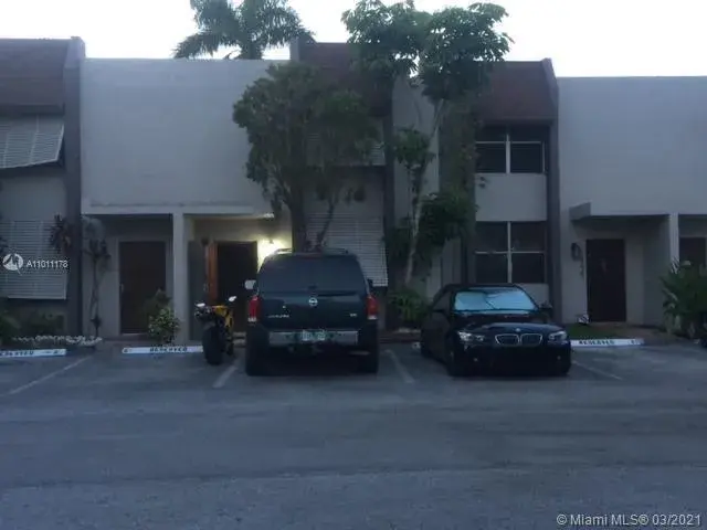 14333 Memorial Hwy # 9k, Miami FL 33161