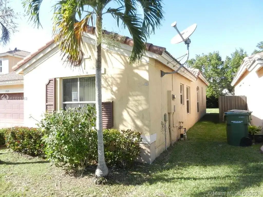 1929 NE 4th Ct, Homestead FL 33033 photo 2