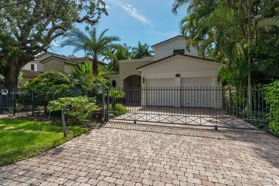 1672 Micanopy Ave, Miami FL 33133 photo 4