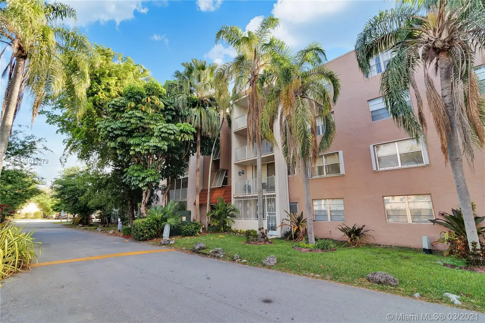 8511 NW 8th St # 309, Miami FL 33126 photo 3