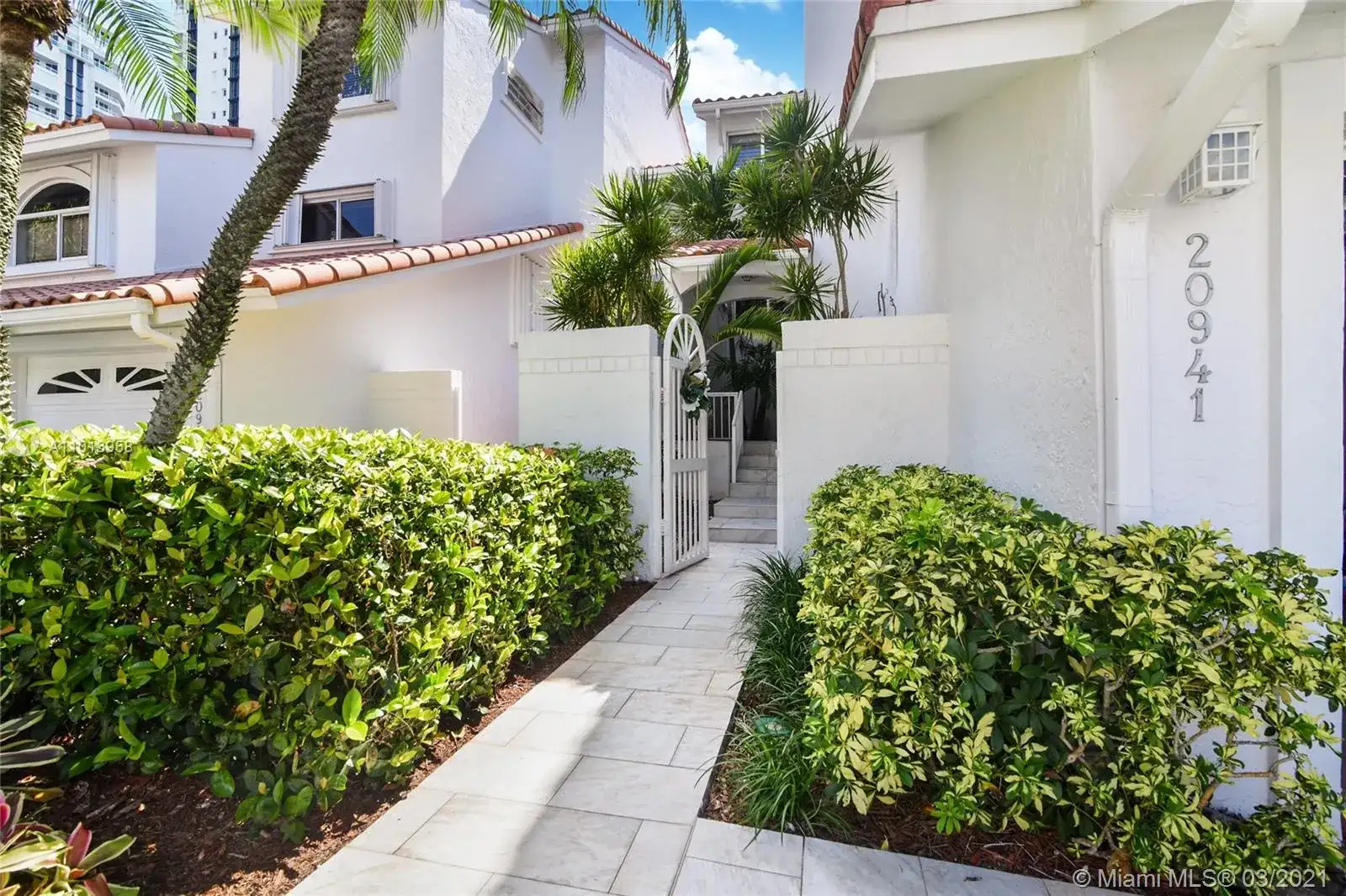 20941 NE 37th Ct, Aventura FL 33180 photo 2