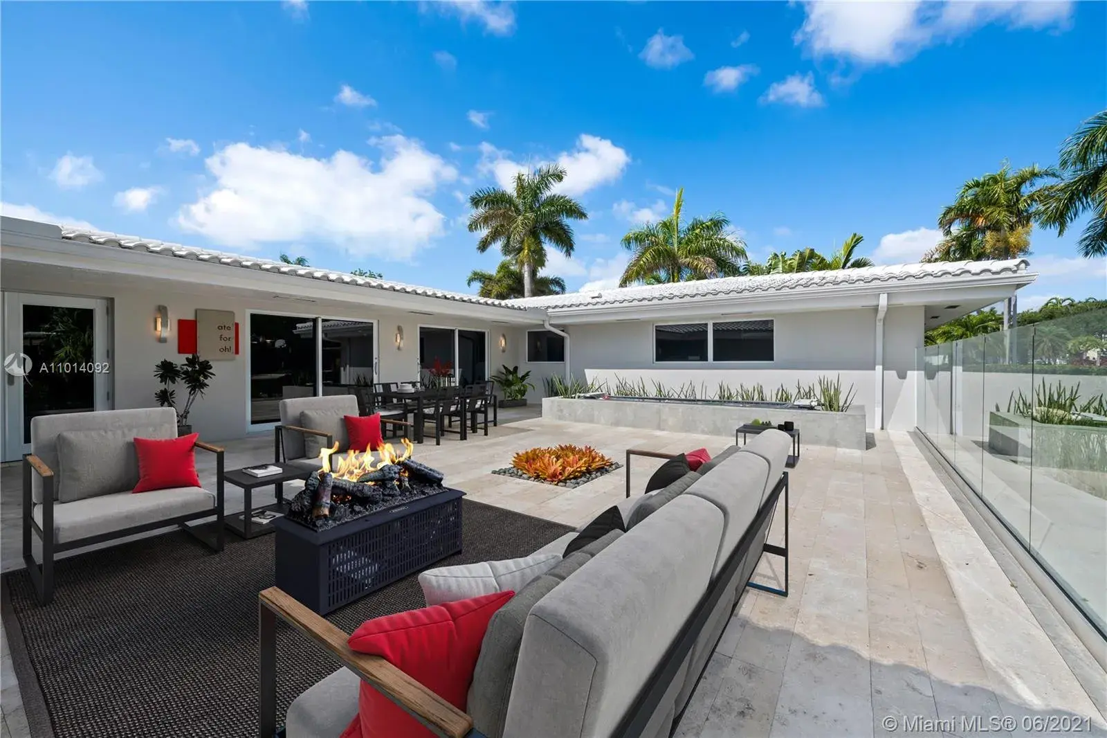 840 S Southlake Dr, Hollywood FL 33019