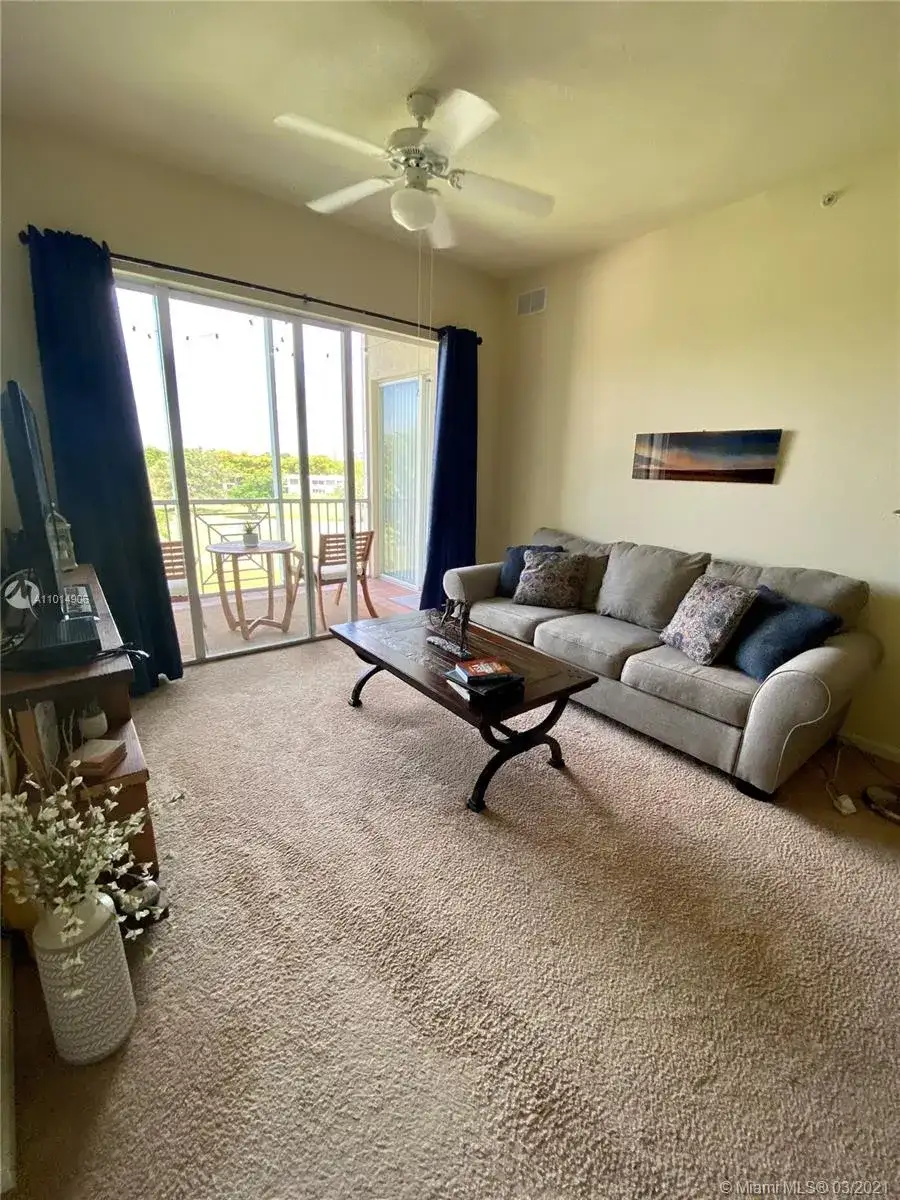 3500 Oaks Clubhouse Dr # 406, Pompano Beach FL 33069 photo 3