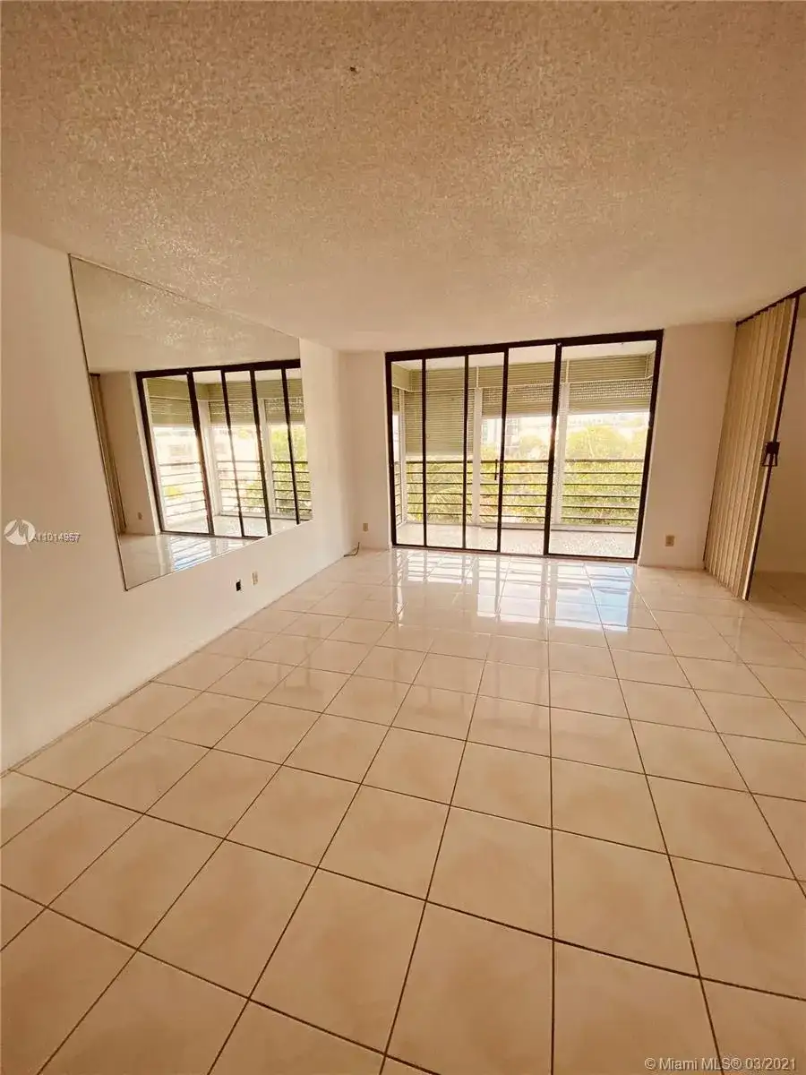 20500 W Country Club Dr # 512, Aventura FL 33180 photo 4