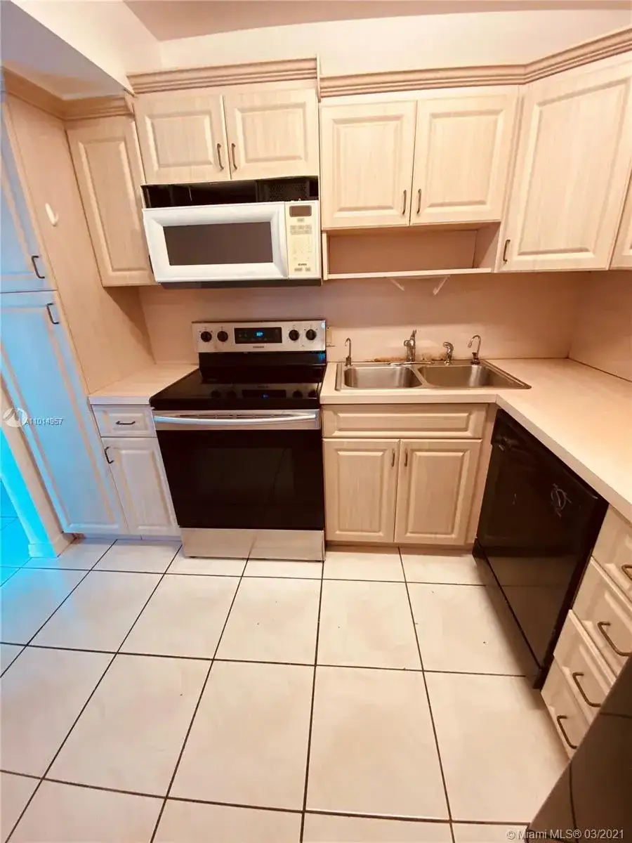 20500 W Country Club Dr # 512, Aventura FL 33180 photo 5