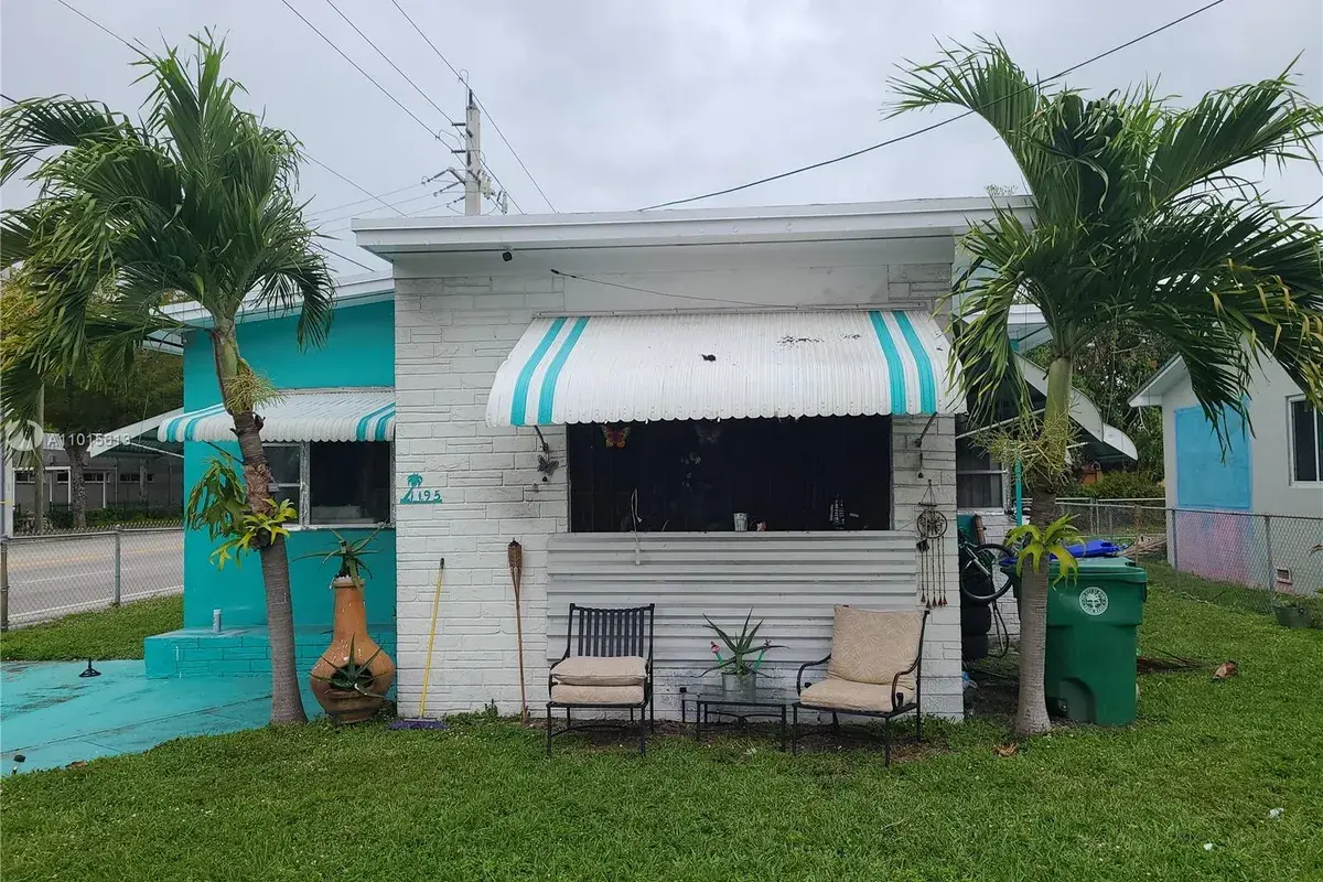 1195 NW 48th St, Miami FL 33127