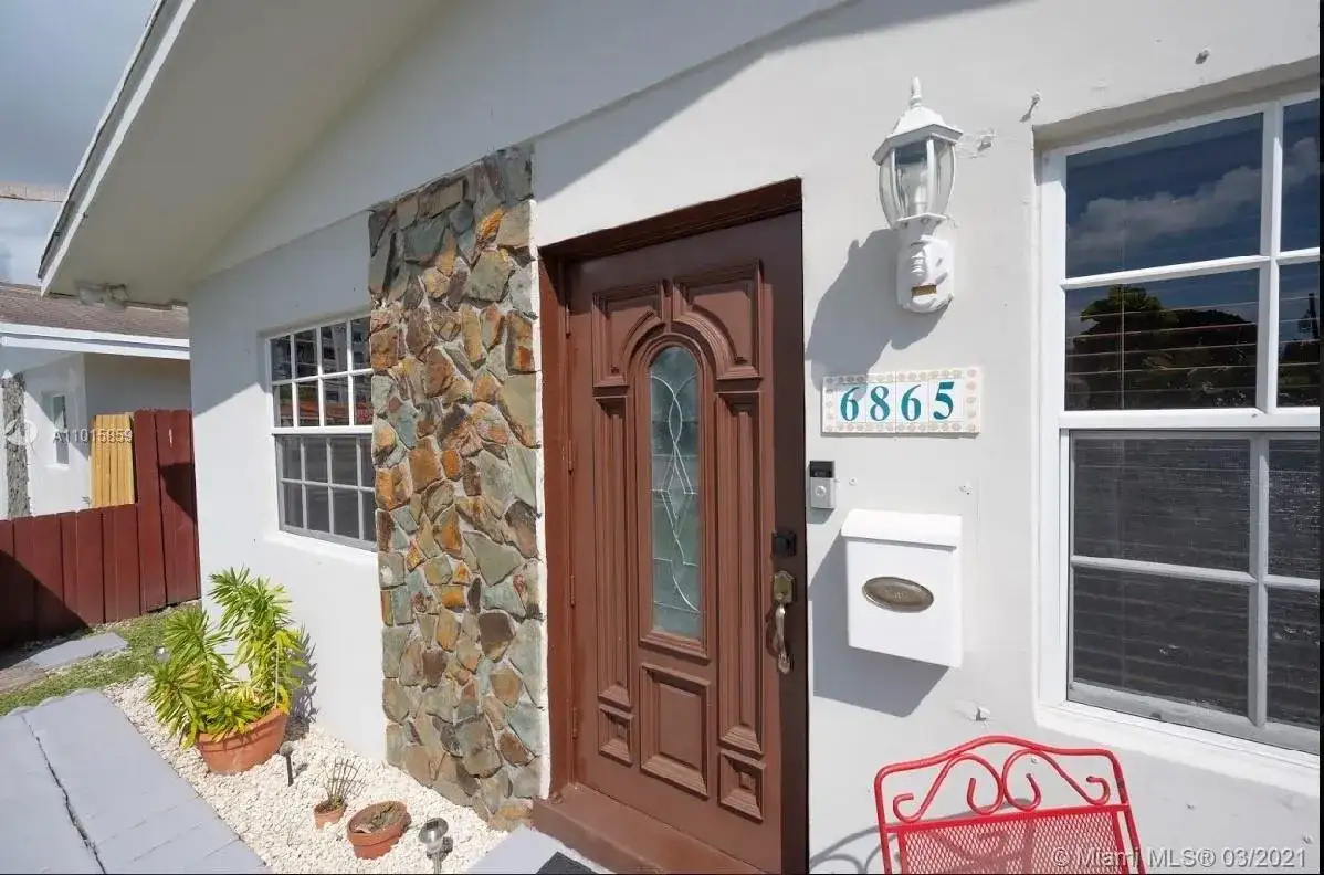 6865 SW 42nd St, Miami FL 33155 photo 2