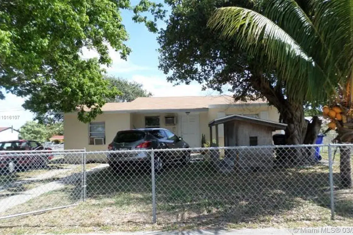 2557 Fletcher St, Hollywood FL 33020