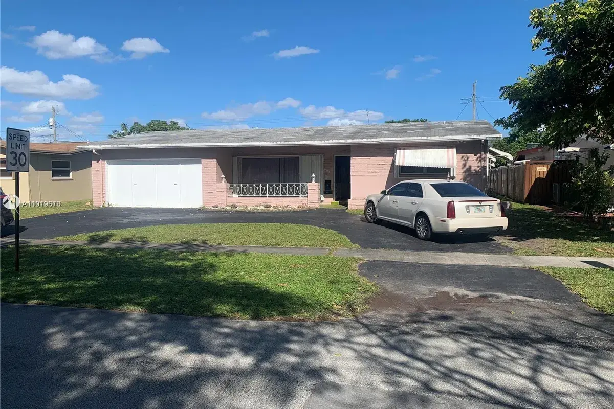801 S Highland Dr, Hollywood FL 33021