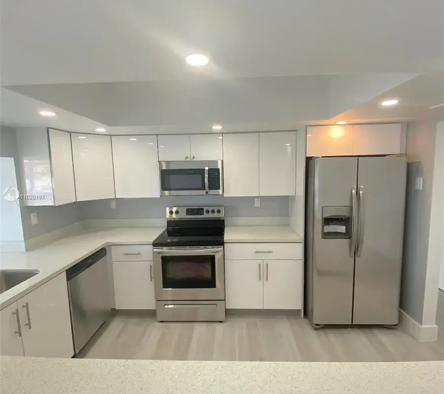 1000 Parkview Dr # 202, Hallandale Beach FL 33009